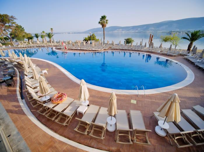 Beach, Pools